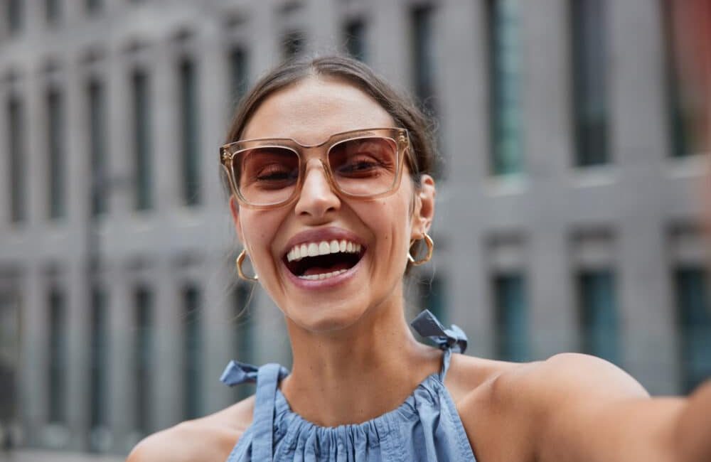 Overjoyed,Female,Model,Laughs,Happily,Enjoys,Spare,Time,Takes,Selfie Overjoyed,Female,Model,Laughs,Happily,Enjoys,Spare,Time,Takes,Selfie
